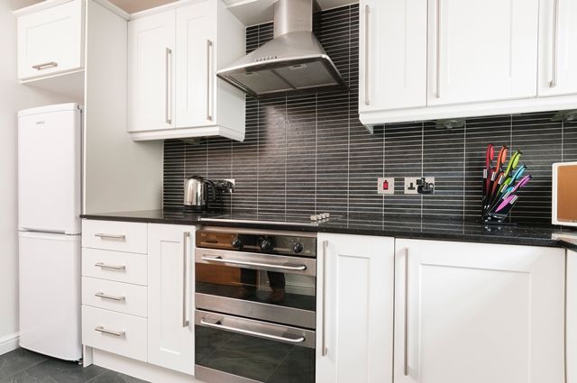 Contemporary, 2-bedroom, ground floor, furnished flat at the Shore - available NOW