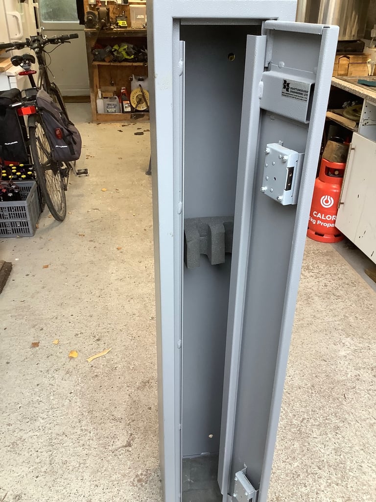 Brattonsound gun cabinet and gun slip