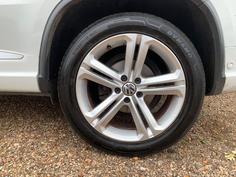 2014 Volkswagen Tiguan 2.0 TDi BlueMotion Tech R-Line 177 5dr ESTATE Diesel Manual