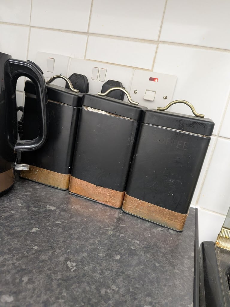 Used kitchen 10 price set in very good condition 