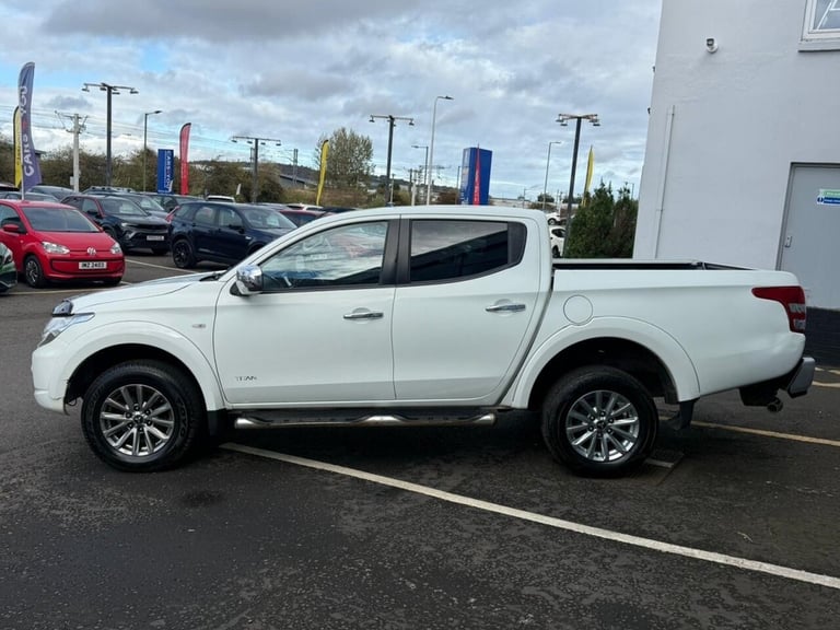 2017 Mitsubishi L200 2.4 DI-D DC Titan Pickup Double Cab 4dr Diesel Manual 4WD Euro 6 (178 ps) Di...