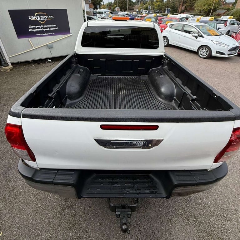 2019 Toyota Hilux 2.4 HI-Luxury Invincible D-4D 4WD Double Cab 4WD 5dr Pickup Diesel Manual