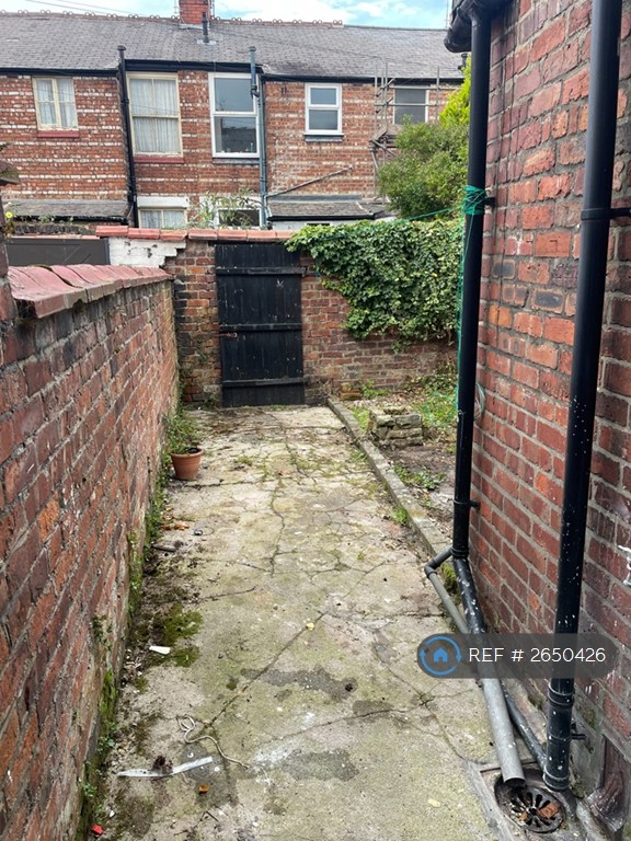 2 bedroom house in Brompton Road, Manchester, M14 (2 bed) (#2650426)