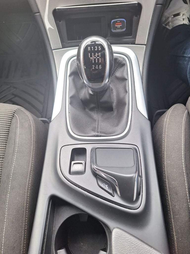 Vauxhall, INSIGNIA, Hatchback, 2014, Manual, 1956 (cc), 5 doors
