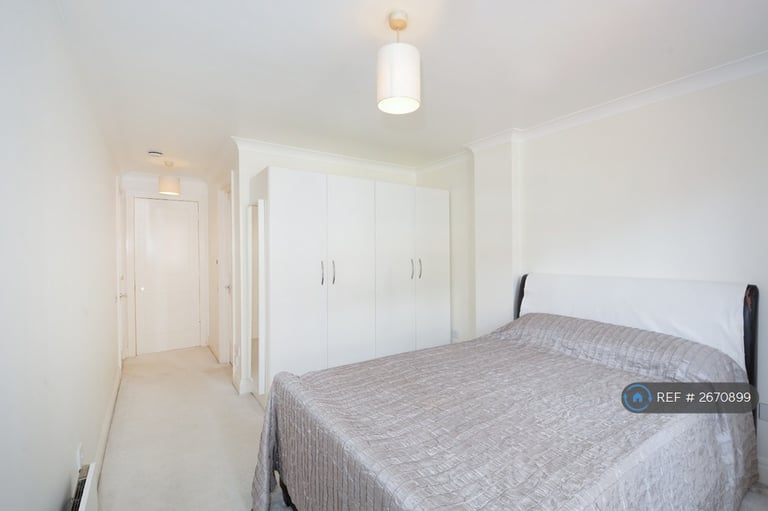 2 bedroom flat in New Caledonian Wharf, London, SE16 (2 bed) (#2670899)