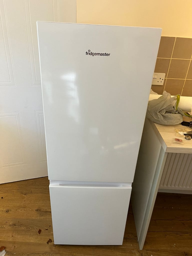 Fridgemaster MC50165E – Slim 50cm Fridge Freezer (White)