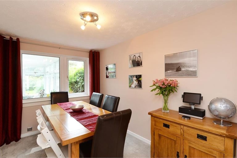 3 Bedroom Semi-detached House in Gyle, near Edinburgh Airport