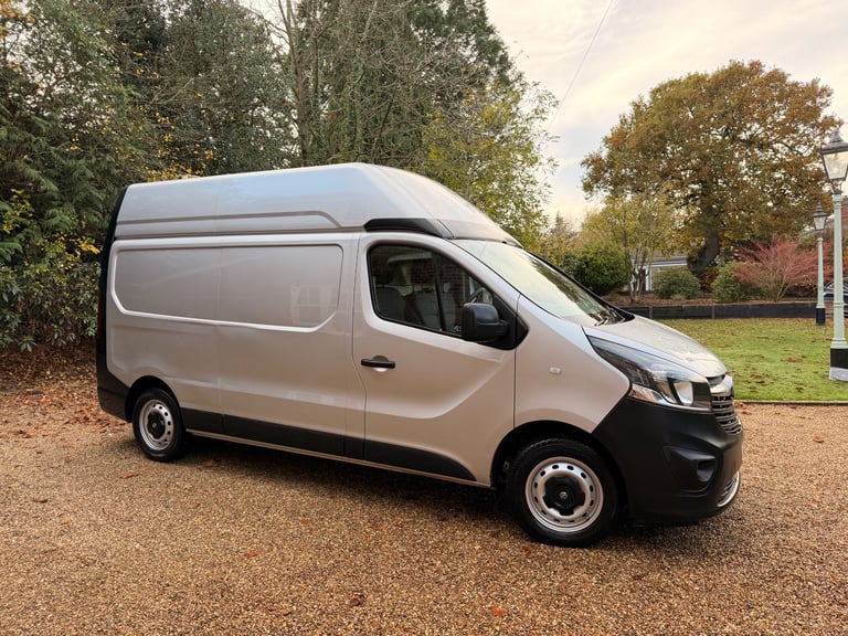 High top VIVARO ideal camper project /race van