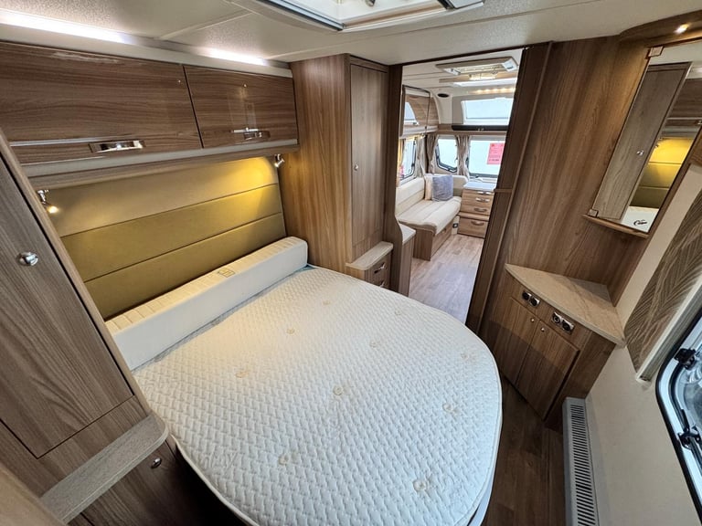 SWIFT CHALLENGER EVOLUTION 580 2016 MODEL 4 BERTH ISLAND BED TOURING CARAVAN