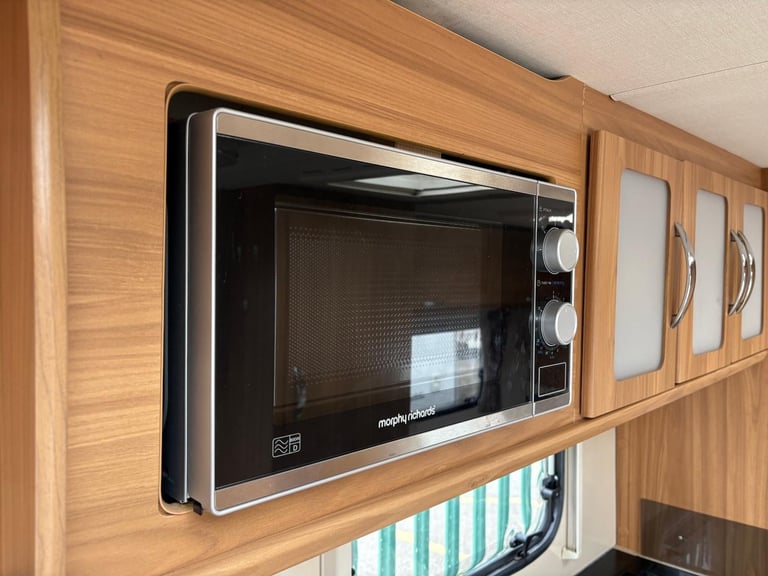 LUNAR CLUBMAN SB- FIXED SINGLE BEDS + END WASHROOM + MOTORMOVER