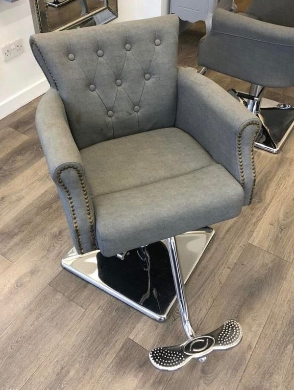 Selling 3 Hairdressers Chairs’