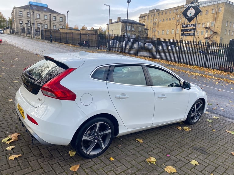 2013 Volvo V40 D2 R DESIGN 5dr HATCHBACK Diesel Manual