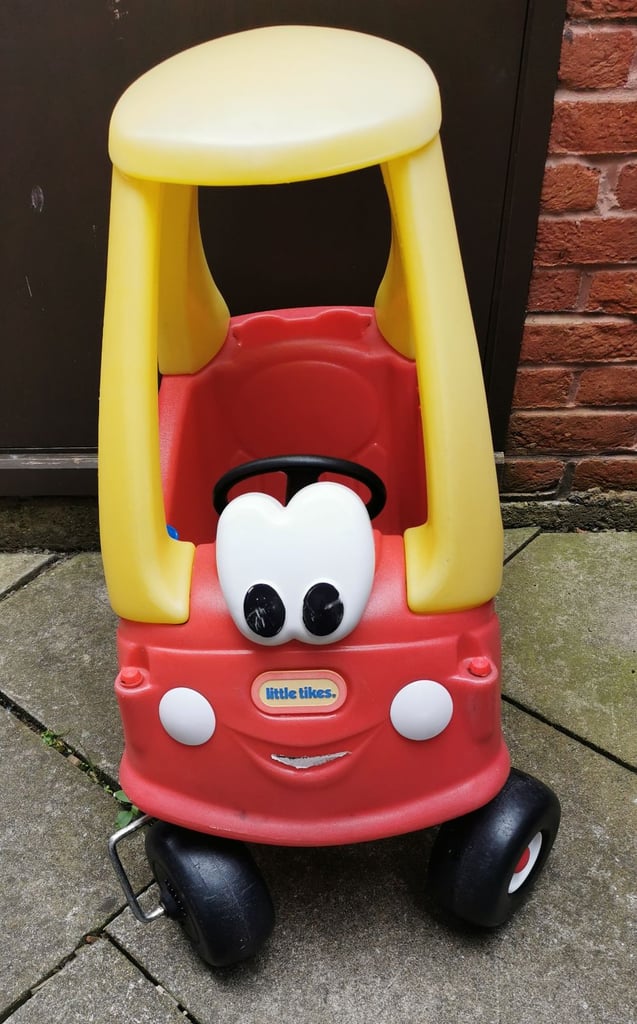 LITTLE TIKES COZY COUPE CAR