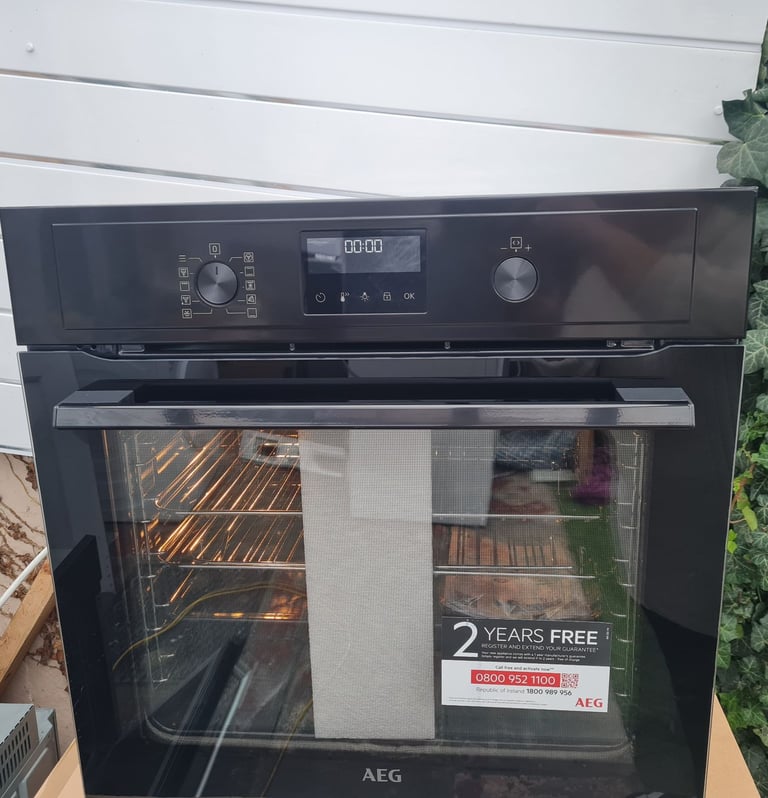 AEG SurroundCook single electric oven built-in black multifunction pyrolytic 