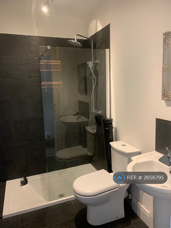 3 bedroom flat in Ashleigh Grove, West Jesmond, Newcastle Upon Tyne, NE2 (3 bed) (#2656795)
