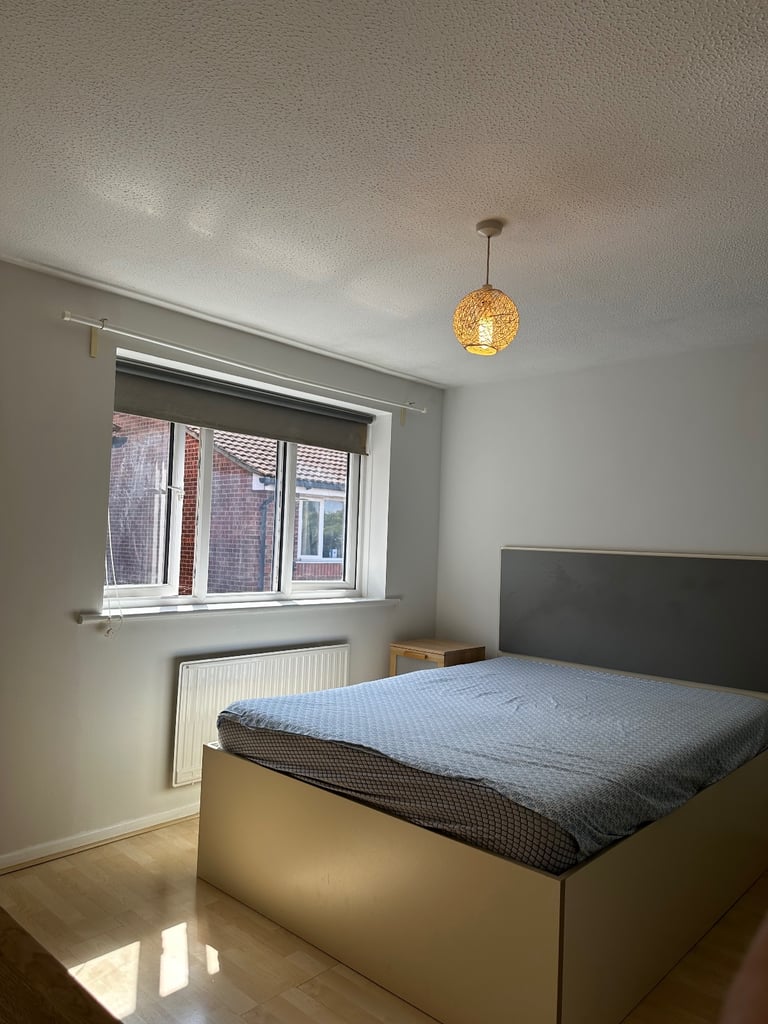 1 bedroom Flat, Dehavilland Close UB5 