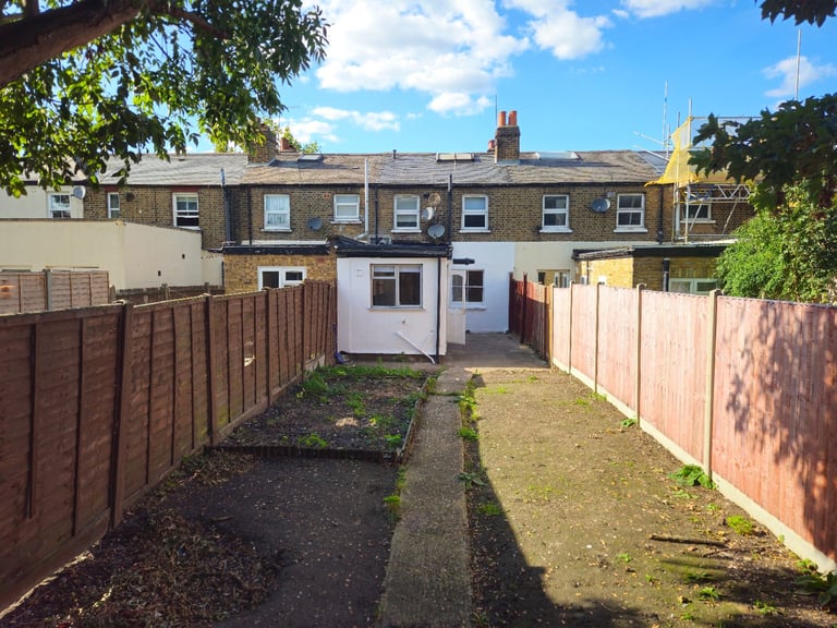 Charming four bedroom house to rent in Neasden