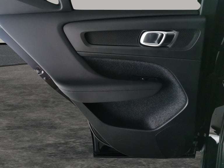 2022 Volvo XC40 2.0 B3P Plus Dark 5dr Auto ESTATE PETROL Automatic