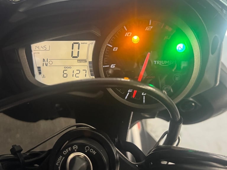 TRIUMPH STREET TRIPLE 765 R Triumph Shift Assist-Htd Grips  More
