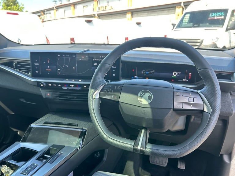  Vauxhall Grandland Electric 73kwh Ultimate Suv 5dr Electric Auto 213 Ps