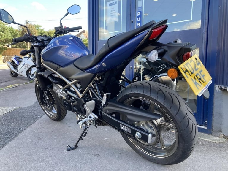 SUZUKI SV650 2025 - 1 OWNER - LOW MILES - FIRST SERVICE COMPLETE - TANK PAD