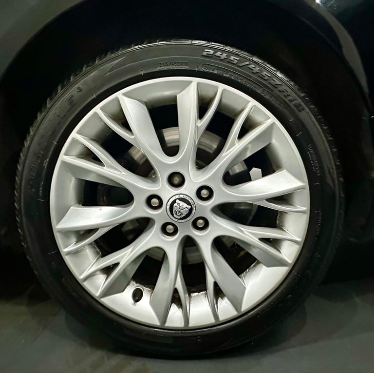 2012 Jaguar XF 2.2d Luxury 4dr Auto SALOON DIESEL Automatic