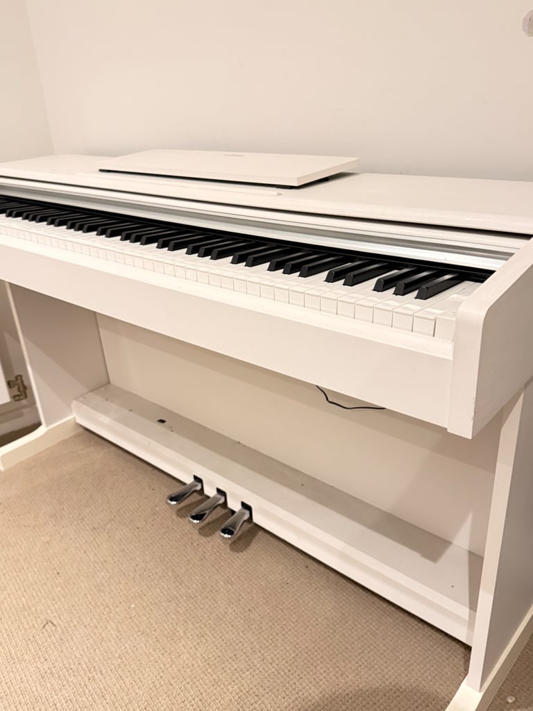 Yamaha white Piano in great condition ( like new) for £500