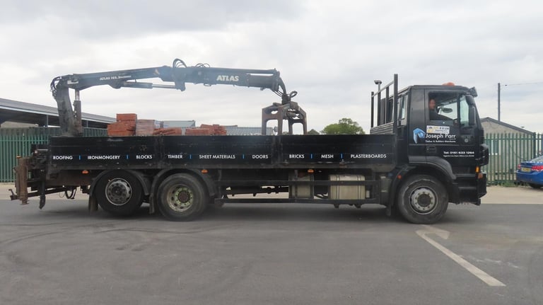 2011 Iveco Stralis 26.310 6x2 fitted with atlas 105.2 brick grab euro5