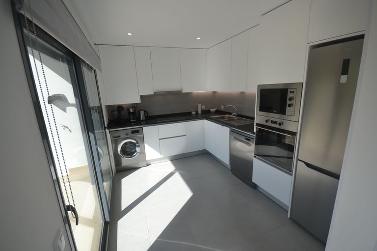 Detached Coastal Villa in Portugal with Heated Pool, 3 En-suites, Private Garden