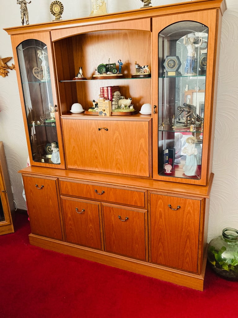 Large display cabinet