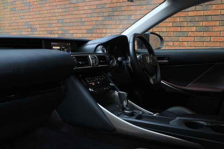 2018 Lexus IS 2.5 300h Sport E-CVT Euro 6 (s/s) 4dr SALOON Petrol/Electric Hybrid Automatic