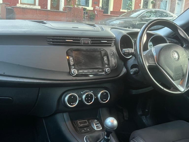 2016 Alfa Romeo Giulietta 1.6 JTDM-2 Super Euro 6 (s/s) 5dr HATCHBACK Diesel Manual
