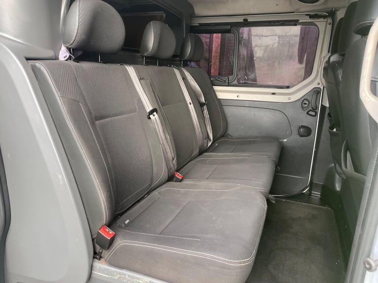 2015 Renault Trafic 1.6 dCi 29 Sport Crew Van LWB Euro 5 5dr WINDOW VAN Diesel Manual