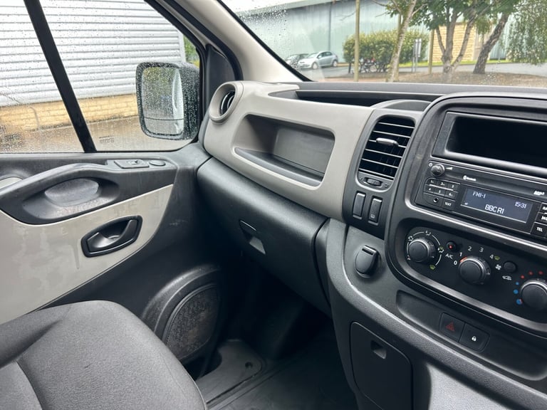 2017 Renault Trafic LL29 ENERGY dCi 125 Business+ lwb  Crew cab Van euro 6 no vat vat Crew Van Di...