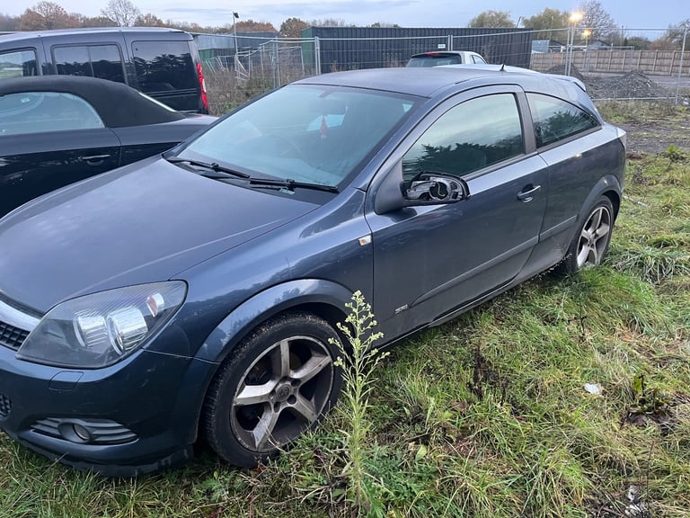 Vauxhall Astra H coupe 1.8 petrol 2008 grey BREAKING FOR PARTS 