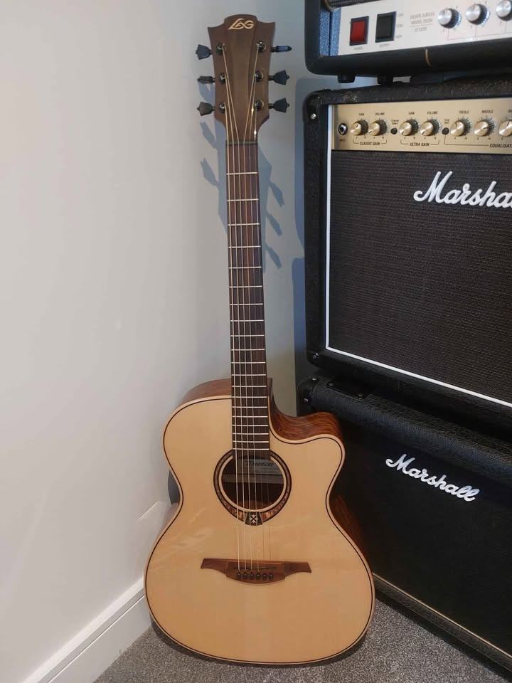 LAG Tramontane T318ACE Cutaway Electro acoustic Guitar Excellent Condition with Soft Padded Case