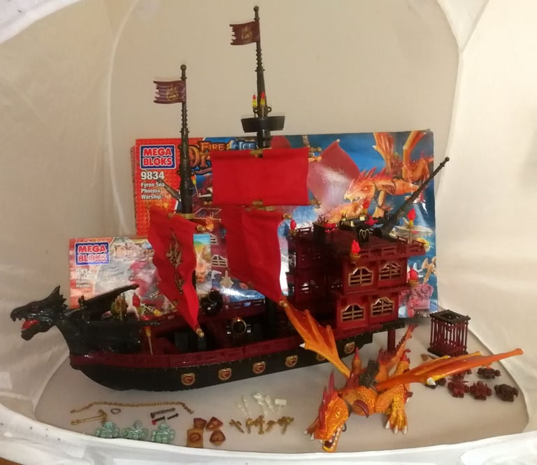 Mega Bloks Fire & Ice Dragons 9834 Fyren Sea Phoenix Warship Please Read