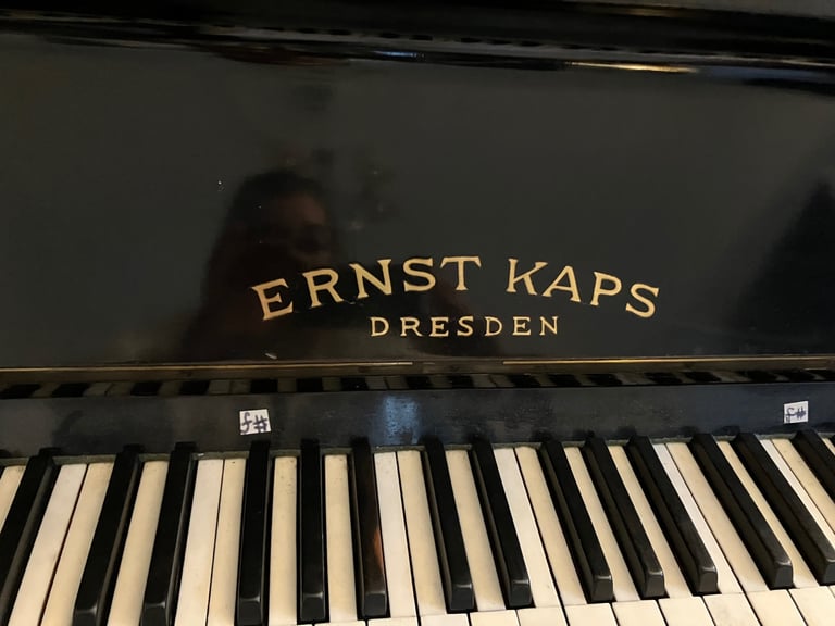  *** Free *** Ernst Kaps Dresden Piano and Piano Stool