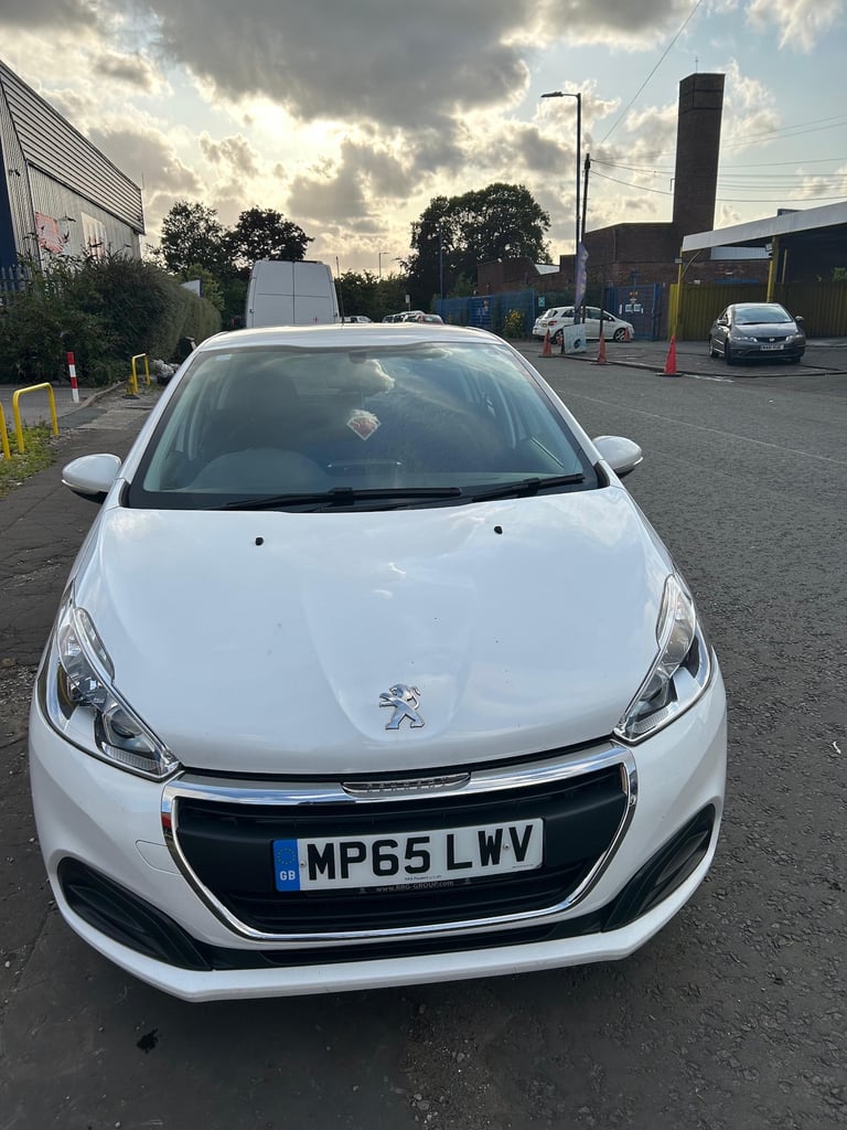 PEUGEOT 208 2016 white manual