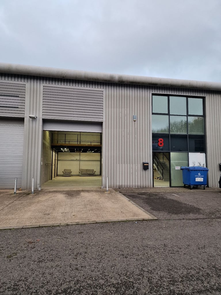 Commercial Warehouse 3000 Sqft For Multi Business Models Open Plan With Parking & Loading Bays