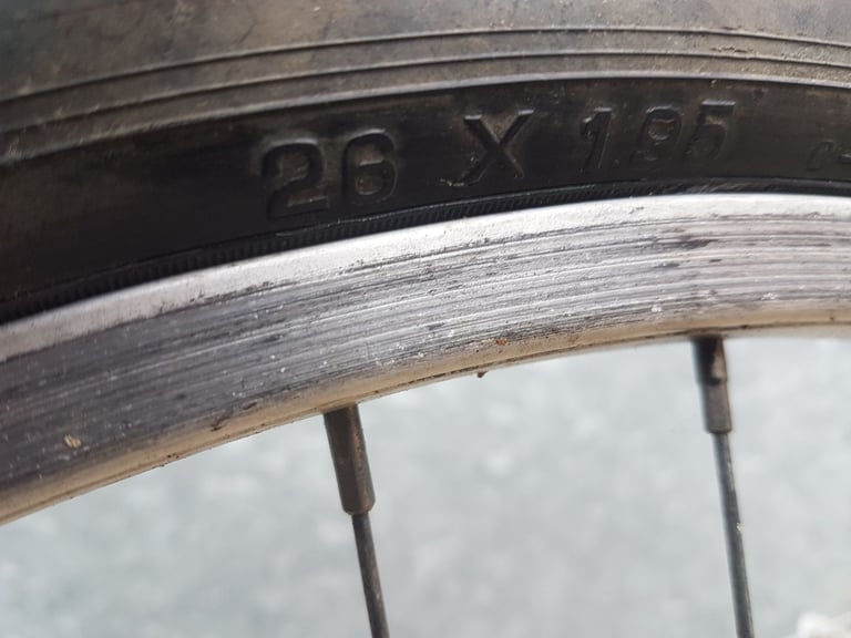 Diamondback Outlook (black/blue) 26 inch wheel adults bike,Shimano gears,gel saddle,stand rack