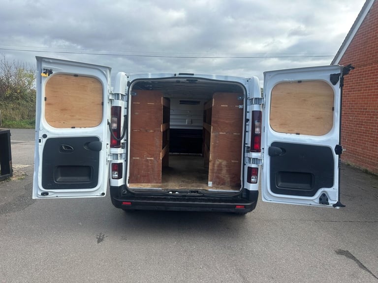 2022 Renault Trafic 2.0 dCi Blue LL30 Sport L2 H1 Euro 6 (s/s) 5dr PANEL VAN Diesel Manual