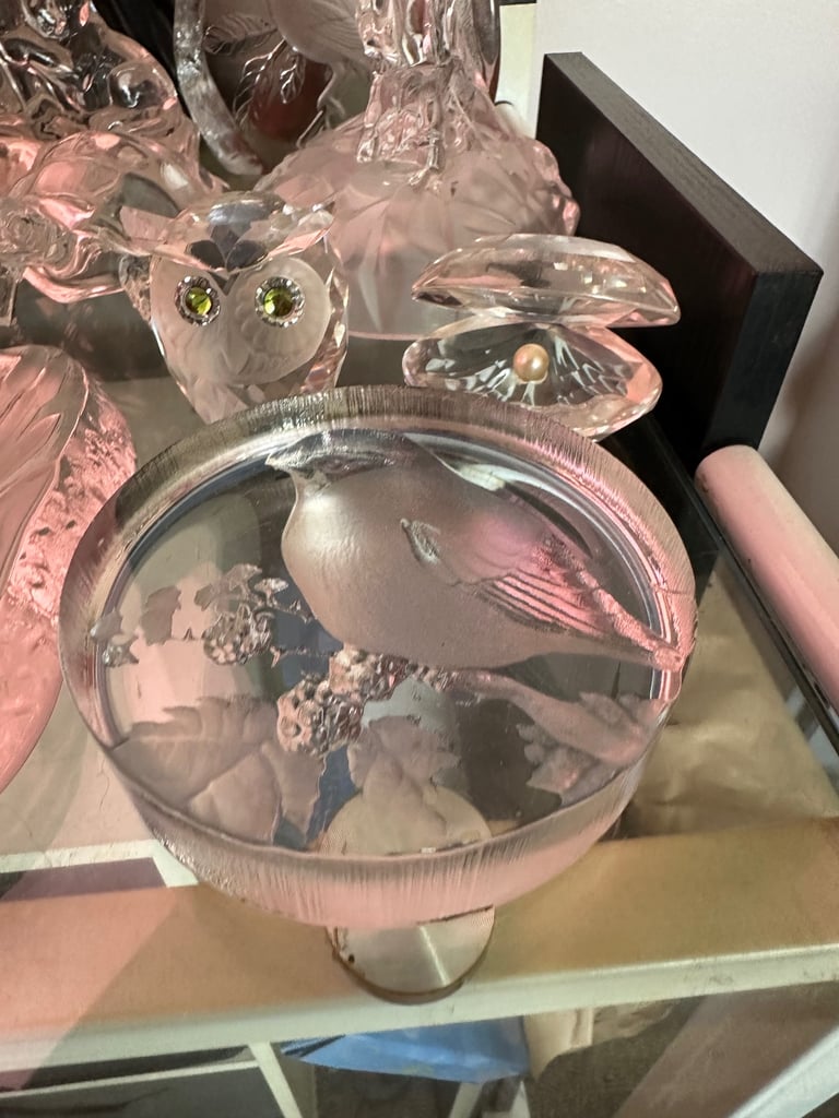 Glass and crystal ornaments. 