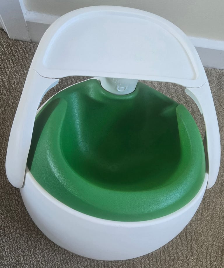 Mamas and papas sit me up feeding chair with feeding tray