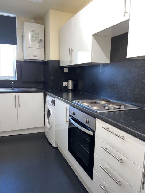 94 2L Commercial Street Room 3