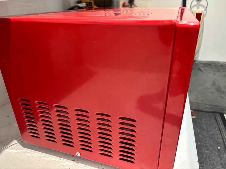 Red Delonghi Microwave oven