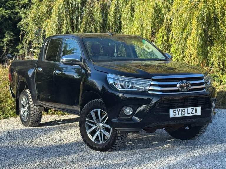 image for 2019 Toyota Hilux 2.4 D-4D Invincible 4WD Euro 6 (s/s) 4dr (TSS) PICK UP Diesel Manual