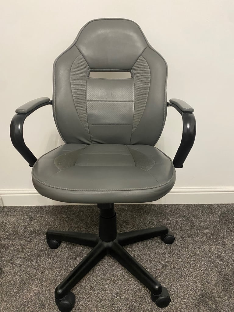 Comfy office chair for sale! With lower back surport 