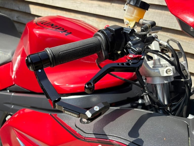 2007 / 07 Triumph Sprint 1050 £1900 Red 42803 miles.