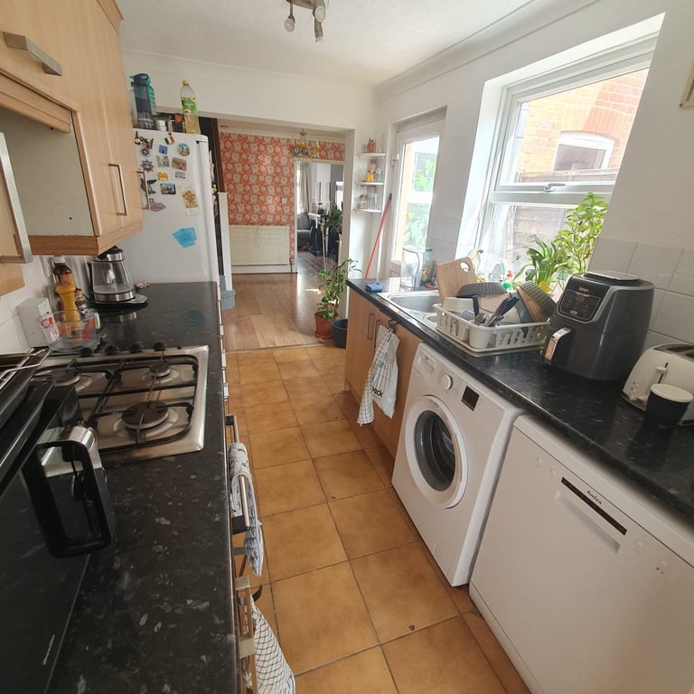 🏡 Single Room in Friendly House Share-Caversham